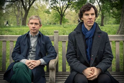  Sherlock: Hình sự hiện đại với sự pha trộn kỳ quặc của Sherlock Holmes và John Watson!